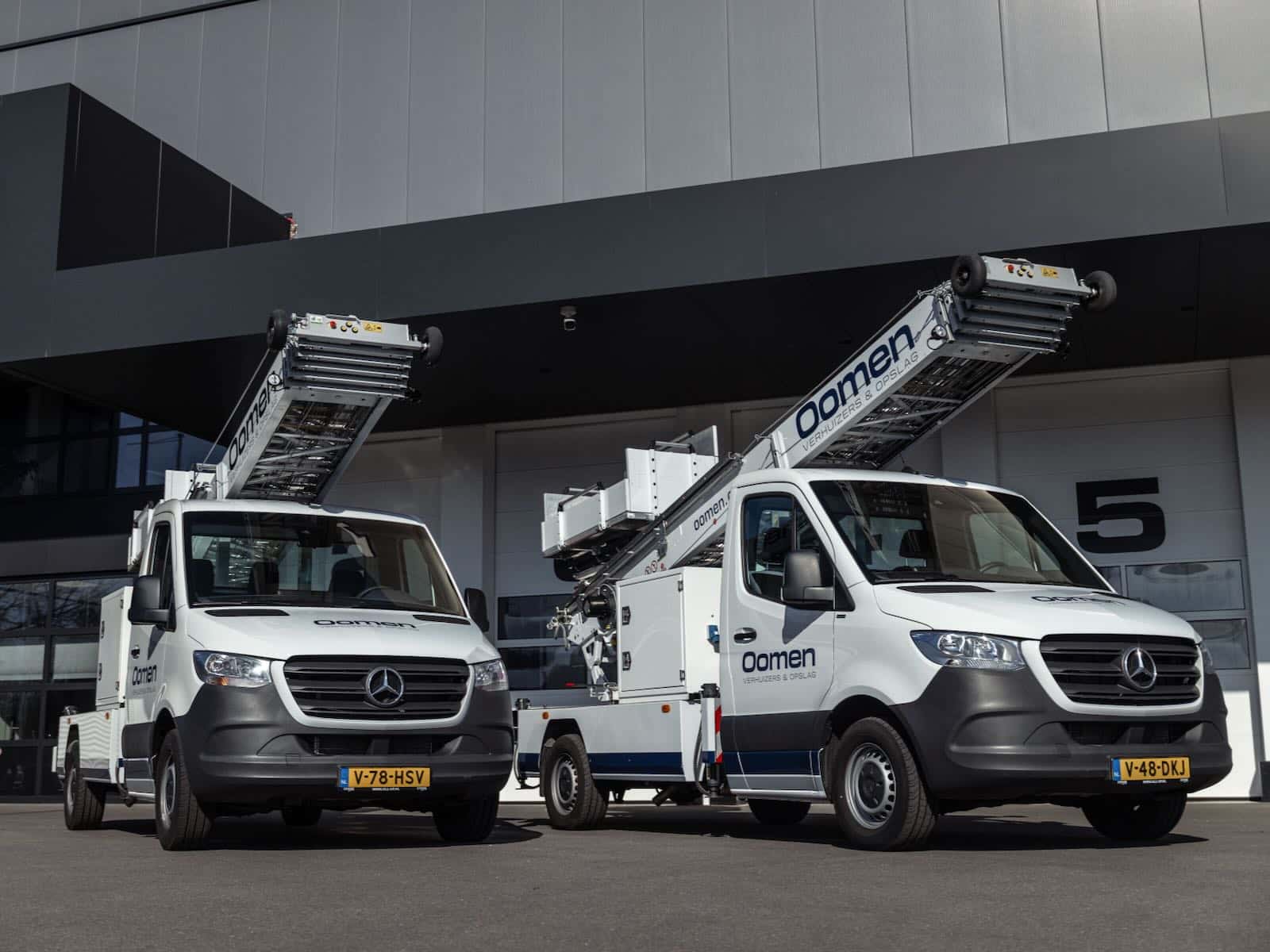Twee nieuwe verhuisliften van Oomen